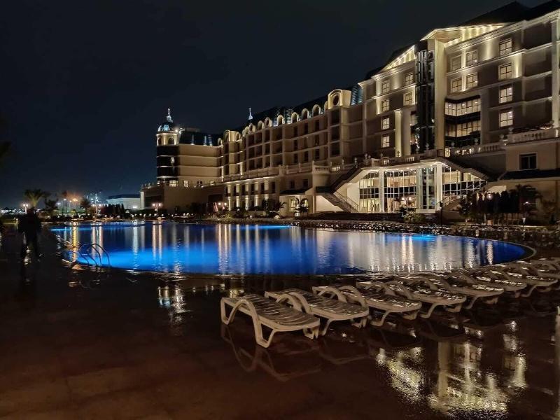 Tolip El Forsan Hotel Ismailía Exterior foto The hotel at night