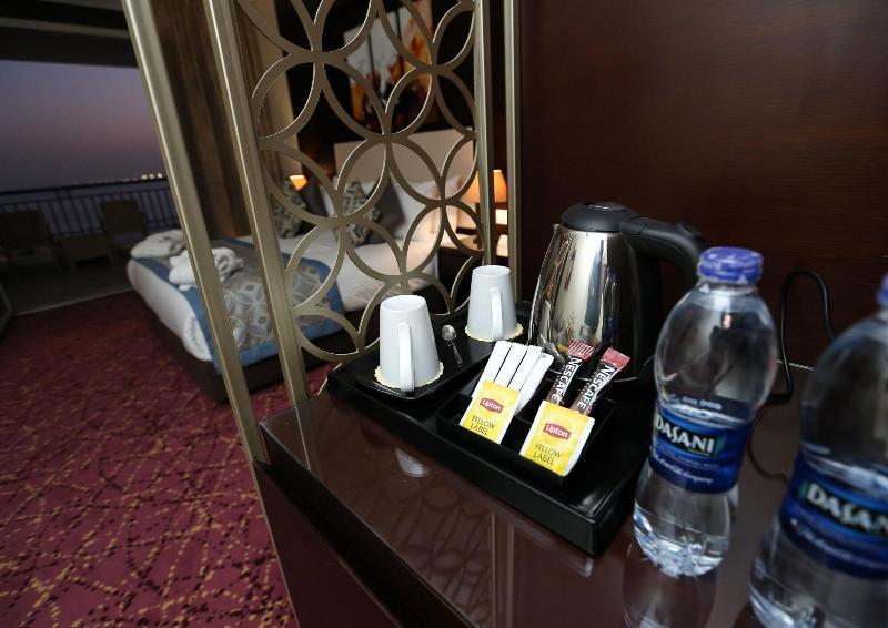 Tolip El Forsan Hotel Ismailía Exterior foto Bottled water in a hotel room