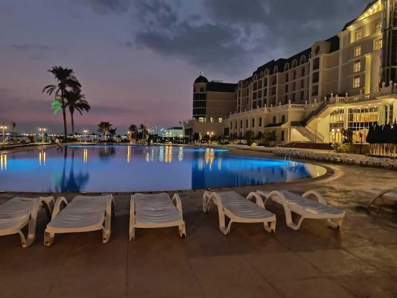 Tolip El Forsan Hotel Ismailía Exterior foto The pool at the hotel